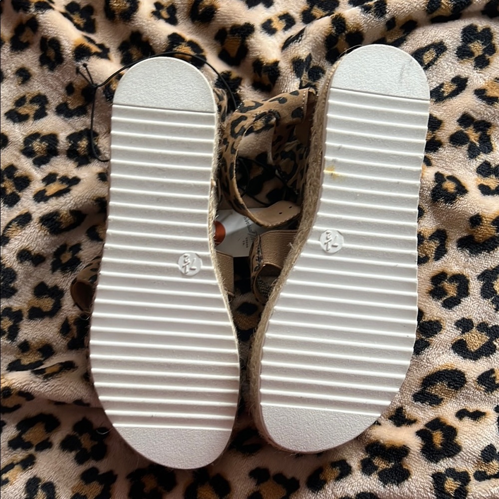 Universal Thread Tan Leopard Espadrilles NWT - image 3